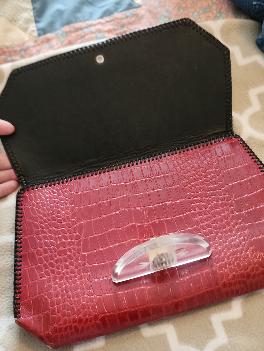 VINTAGE Croc-Embossed Red Envelope Clutch with Chain Trim - Picture 4 of 7